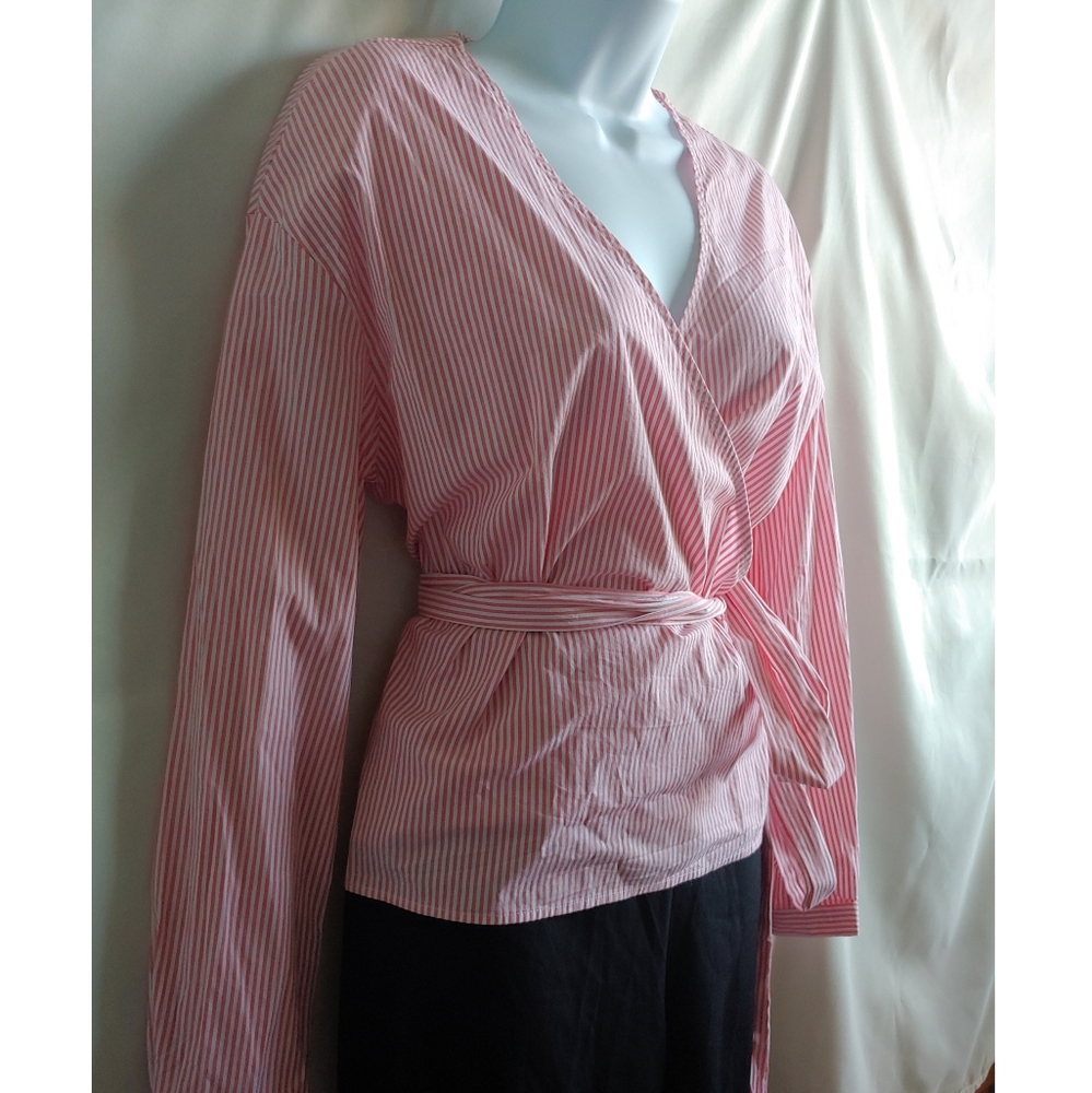 SOLD - 💥 3/$20 Wrap blouse NWOT - Picture 2 of 4